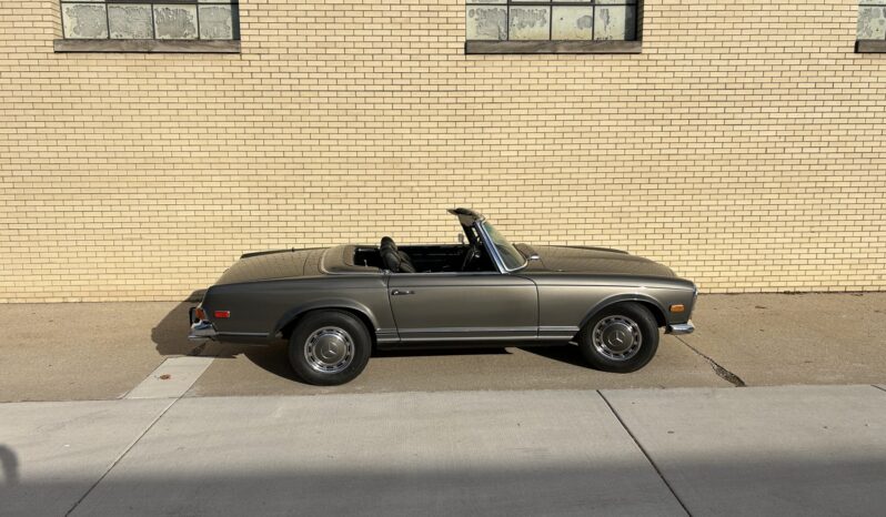 
								1970 Mercedes-Benz 280SL full									