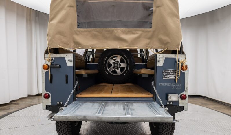 
								1997 Land Rover Defender 110 300Tdi 5-Speed full									