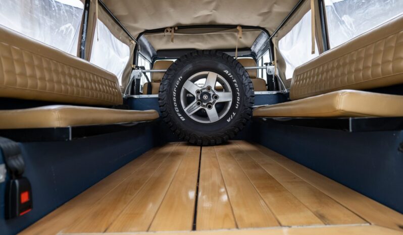 
								1997 Land Rover Defender 110 300Tdi 5-Speed full									