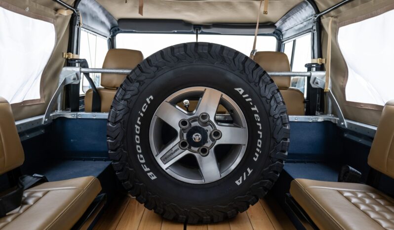 
								1997 Land Rover Defender 110 300Tdi 5-Speed full									