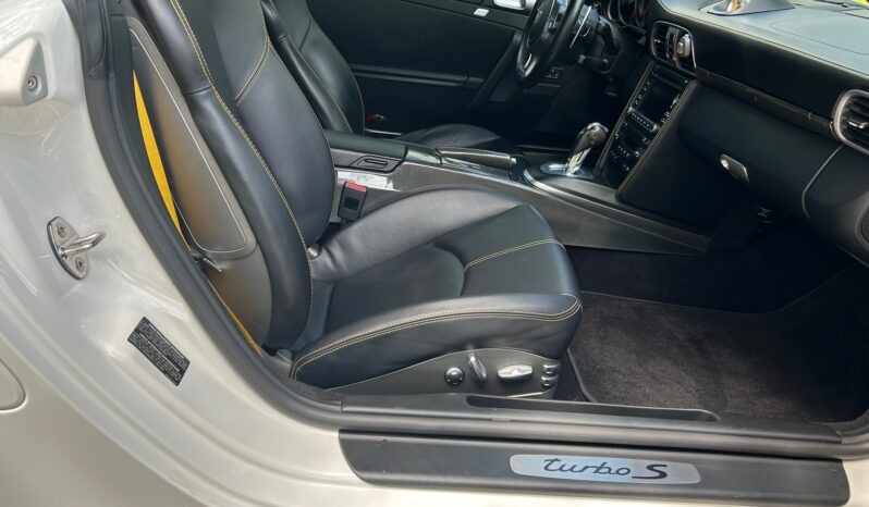 
								2013 Porsche 911 Turbo S Coupe full									