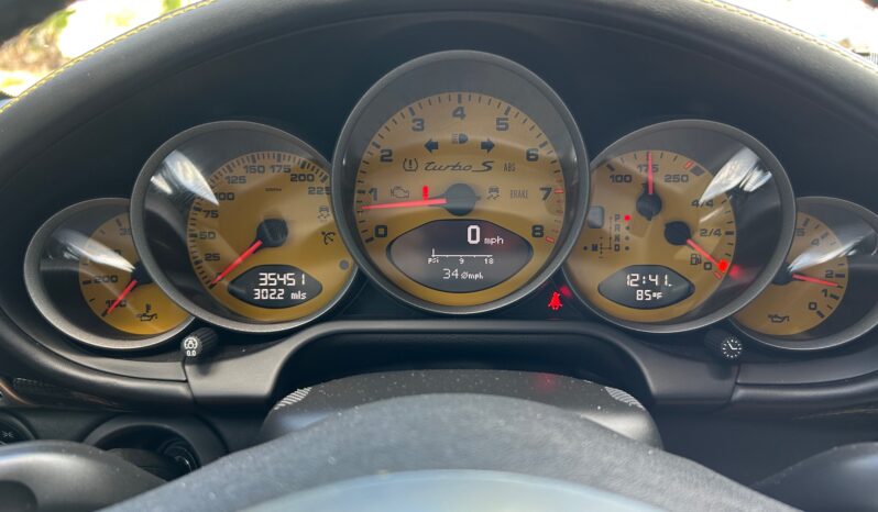 
								2013 Porsche 911 Turbo S Coupe full									