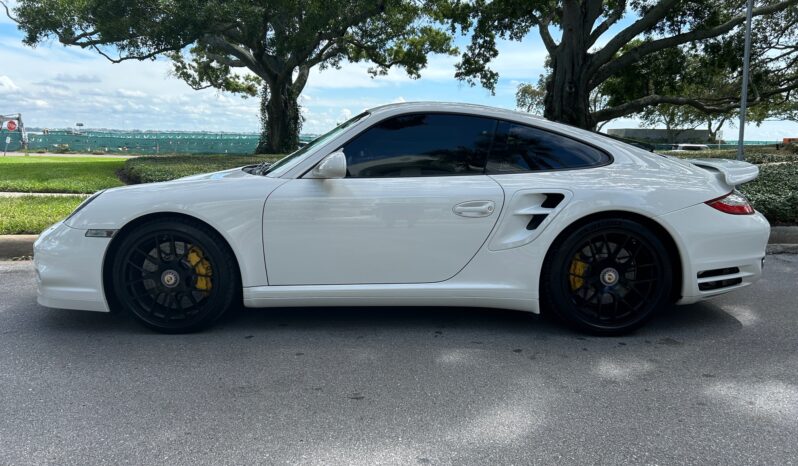 
								2013 Porsche 911 Turbo S Coupe full									