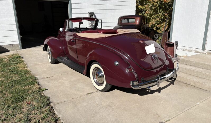 
								1940 Ford Deluxe Convertible Club Coupe full									