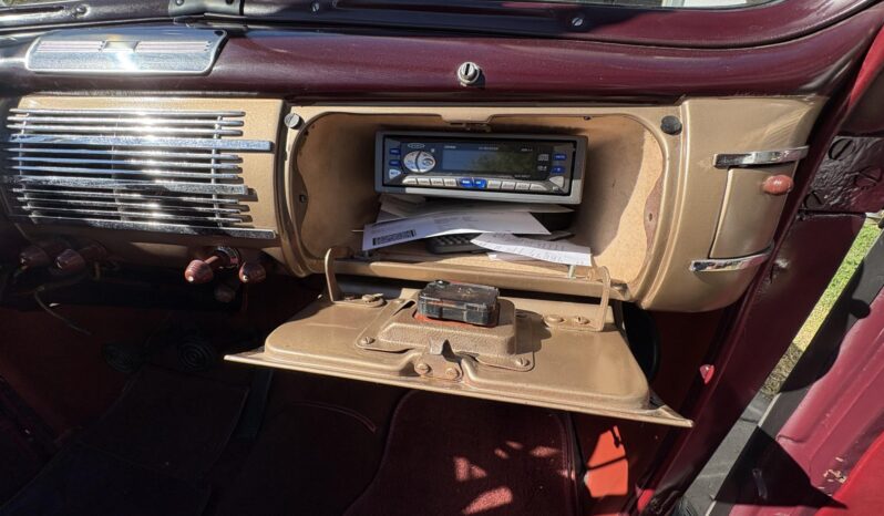 
								1940 Ford Deluxe Convertible Club Coupe full									
