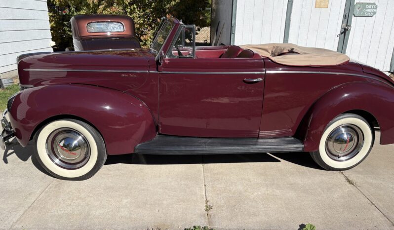 
								1940 Ford Deluxe Convertible Club Coupe full									