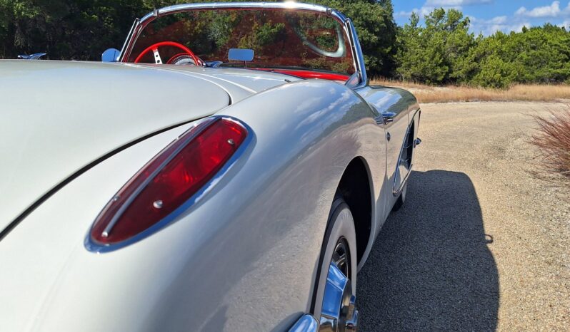 
								1959 Chevrolet Corvette 4-Speed full									
