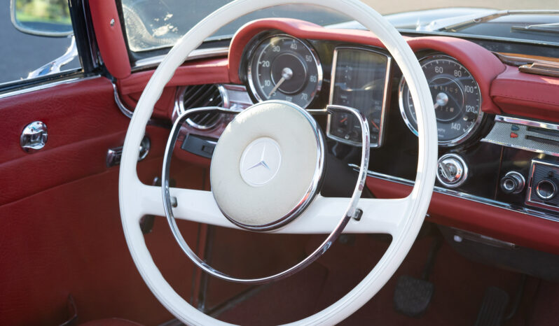 
								1965 Mercedes-Benz 230SL full									