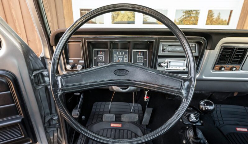 
								1976 Ford F-250 Custom Highboy 4×4 4-Speed full									