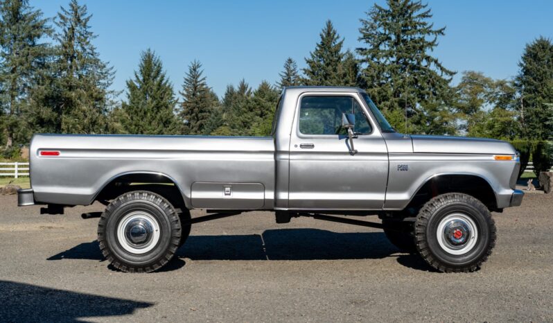 1976 Ford F-250 Custom Highboy 4×4 4-Speed 1