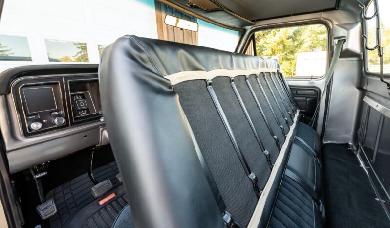 
								1976 Ford F-250 Custom Highboy 4×4 4-Speed full									