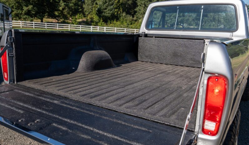 
								1976 Ford F-250 Custom Highboy 4×4 4-Speed full									