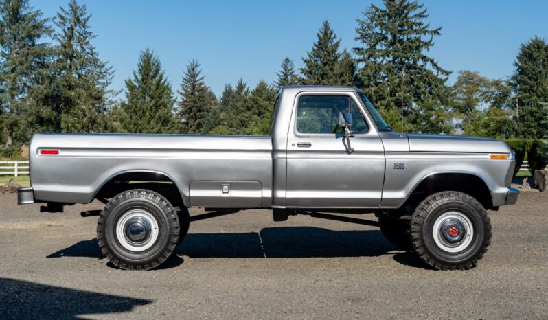 
								1976 Ford F-250 Custom Highboy 4×4 4-Speed full									