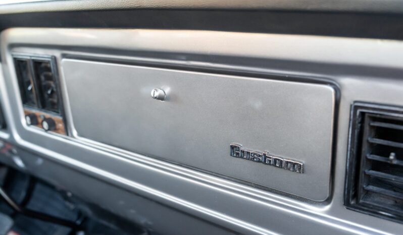 
								1976 Ford F-250 Custom Highboy 4×4 4-Speed full									