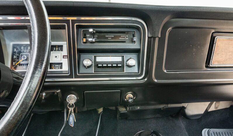 
								1979 Ford F-250 Custom 4×4 4-Speed full									