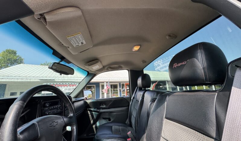 
								2004 Chevrolet Silverado 1500 Regency RST 5-Speed full									