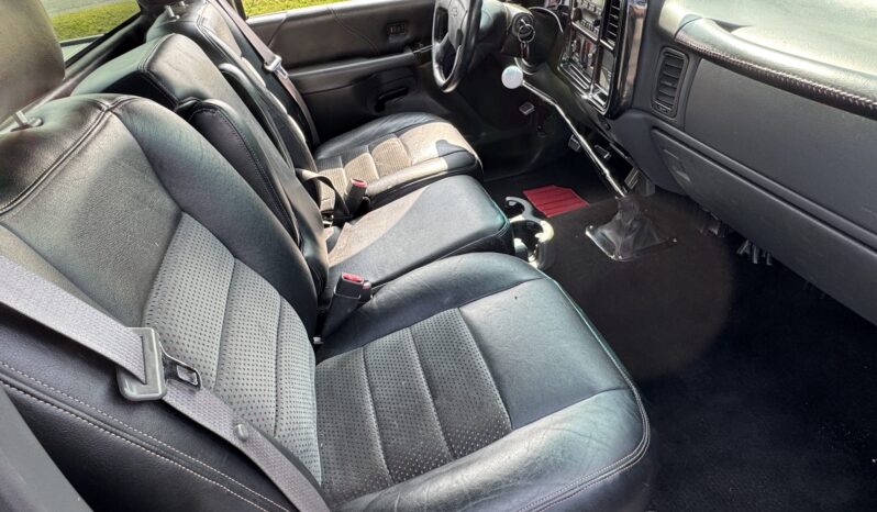 
								2004 Chevrolet Silverado 1500 Regency RST 5-Speed full									