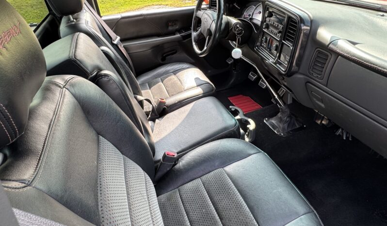 
								2004 Chevrolet Silverado 1500 Regency RST 5-Speed full									