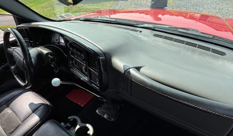 
								2004 Chevrolet Silverado 1500 Regency RST 5-Speed full									