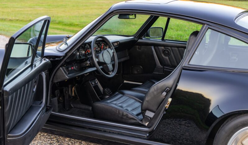 
								1983 Porsche 911SC Coupe full									