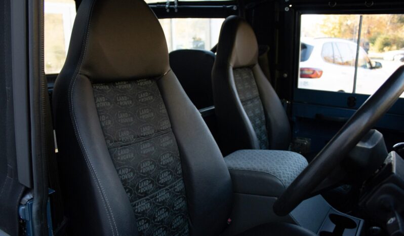 
								1996 Land Rover Defender 90 300Tdi 5-Speed full									