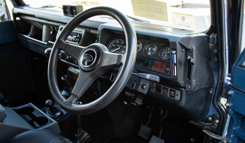 
								1996 Land Rover Defender 90 300Tdi 5-Speed full									