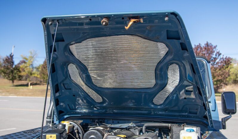 
								1996 Land Rover Defender 90 300Tdi 5-Speed full									