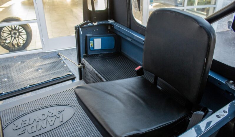 
								1996 Land Rover Defender 90 300Tdi 5-Speed full									