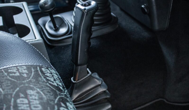 
								1996 Land Rover Defender 90 300Tdi 5-Speed full									