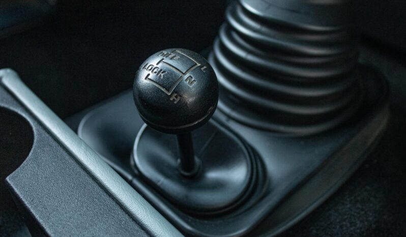 
								1996 Land Rover Defender 90 300Tdi 5-Speed full									