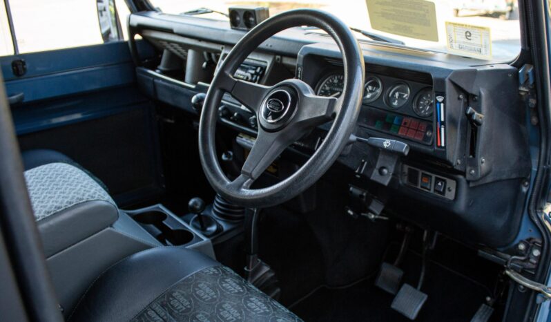 
								1996 Land Rover Defender 90 300Tdi 5-Speed full									