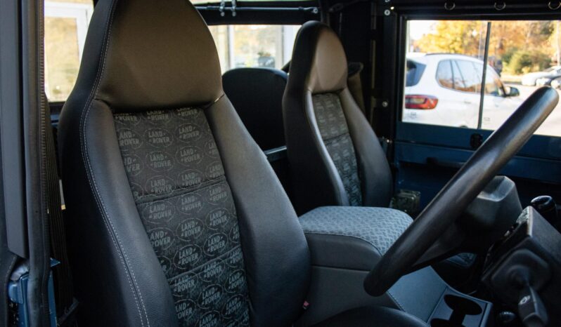 
								1996 Land Rover Defender 90 300Tdi 5-Speed full									