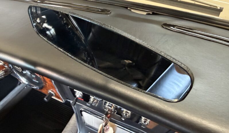 
								1967 Austin-Healey 3000 BJ8 Mk III full									