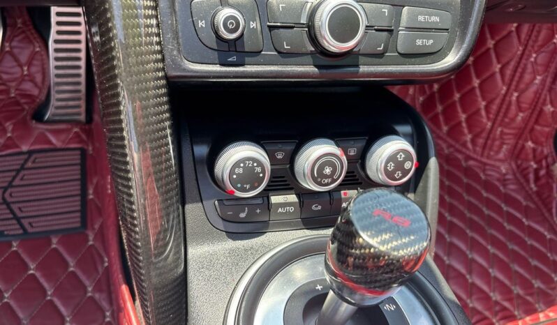 
								2012 Audi R8 5.2 quattro Spyder V10 full									