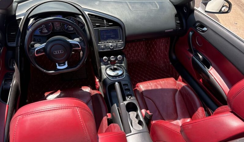 
								2012 Audi R8 5.2 quattro Spyder V10 full									