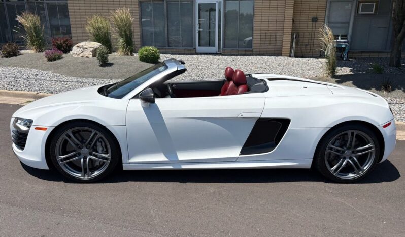 
								2012 Audi R8 5.2 quattro Spyder V10 full									