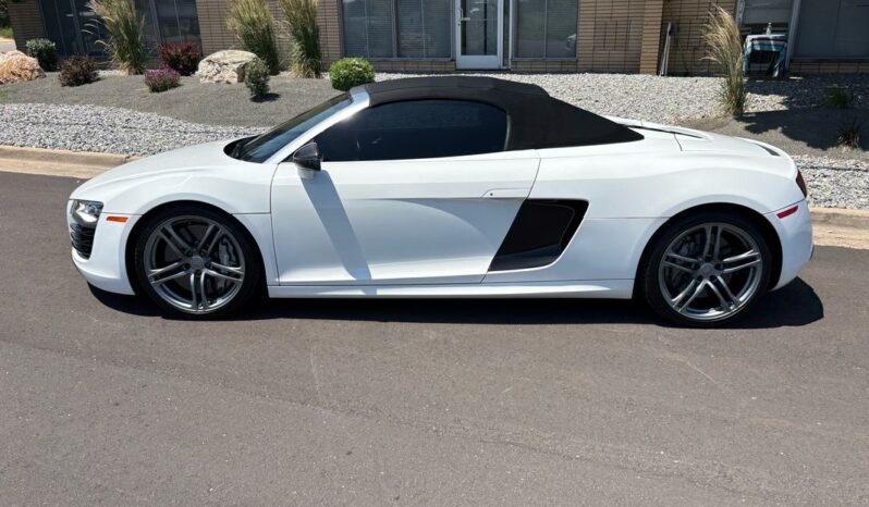 
								2012 Audi R8 5.2 quattro Spyder V10 full									