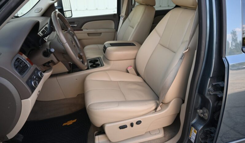 
								2011 Chevrolet Silverado 3500HD LTZ Crew Cab full									