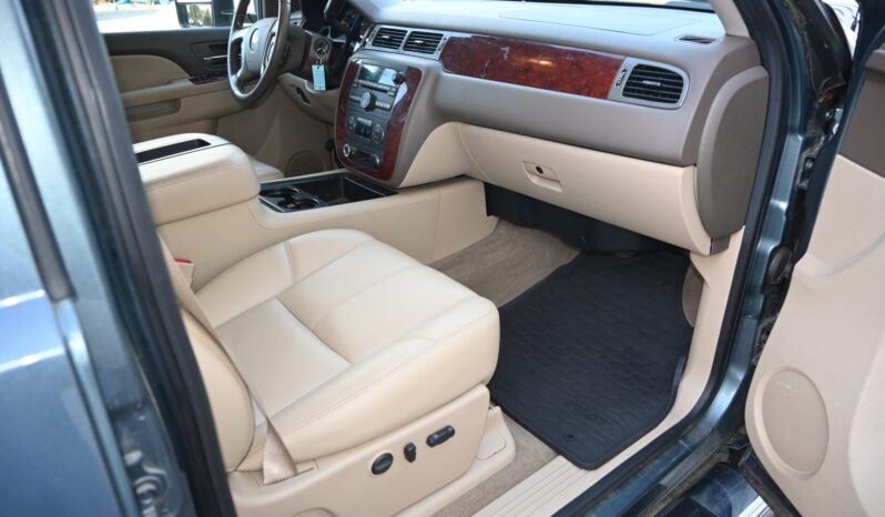 
								2011 Chevrolet Silverado 3500HD LTZ Crew Cab full									