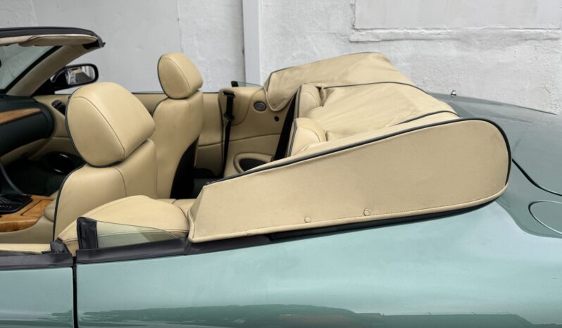 
								2000 Aston Martin DB7 V12 Vantage Volante full									