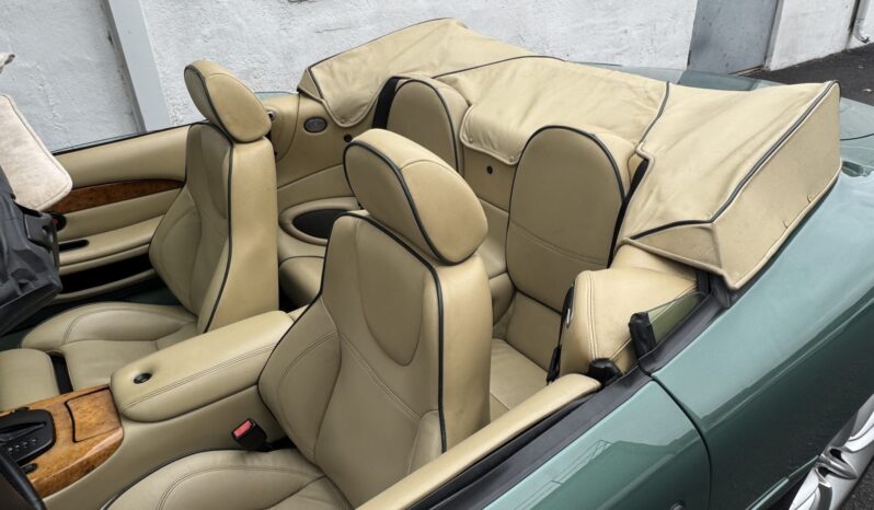 
								2000 Aston Martin DB7 V12 Vantage Volante full									