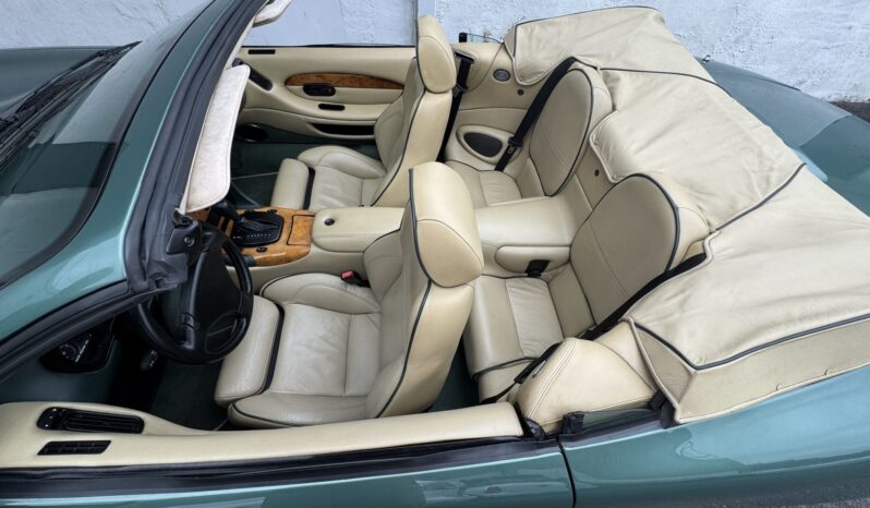 
								2000 Aston Martin DB7 V12 Vantage Volante full									