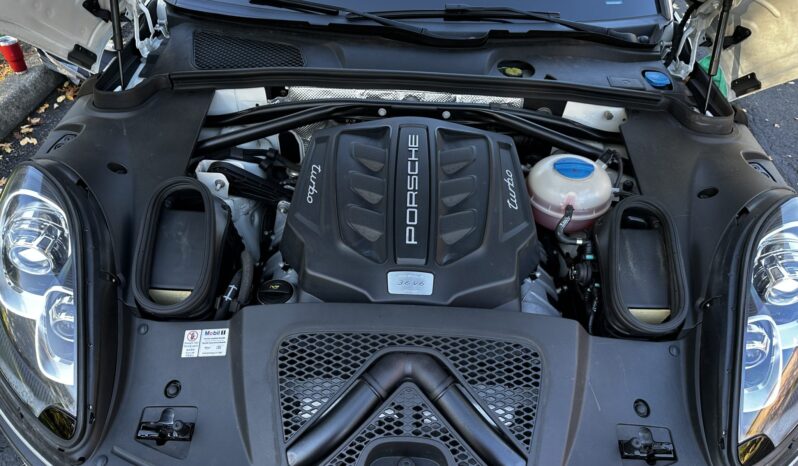 
								2015 Porsche Macan Turbo full									