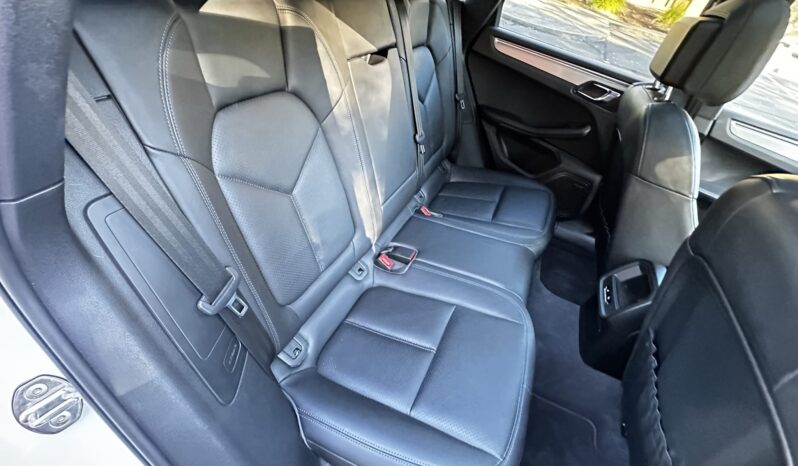 
								2015 Porsche Macan Turbo full									