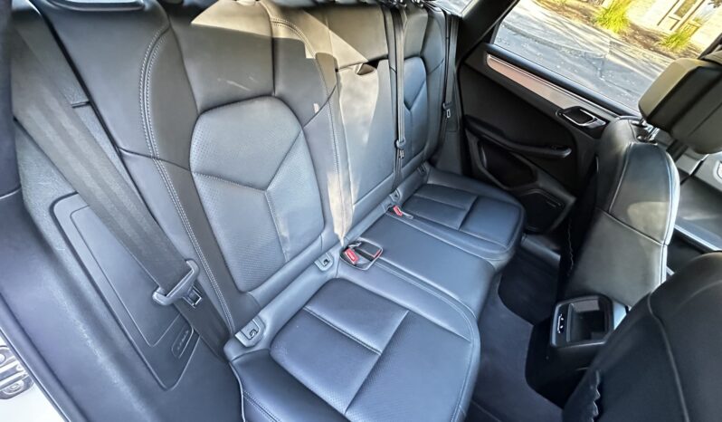 
								2015 Porsche Macan Turbo full									