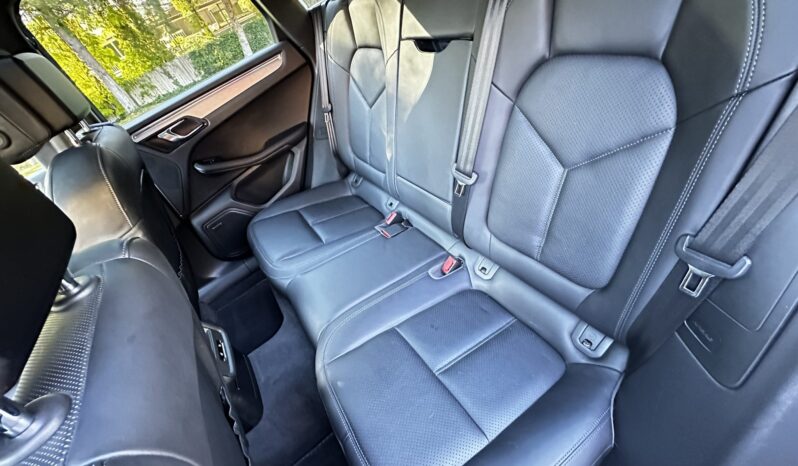 
								2015 Porsche Macan Turbo full									