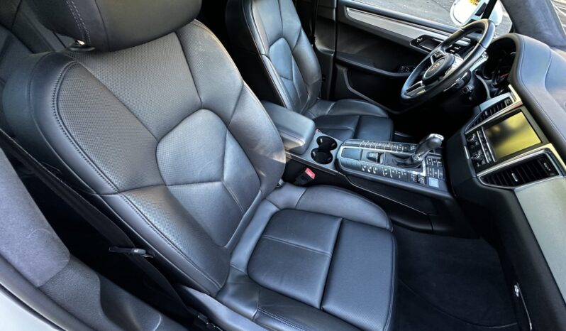 
								2015 Porsche Macan Turbo full									