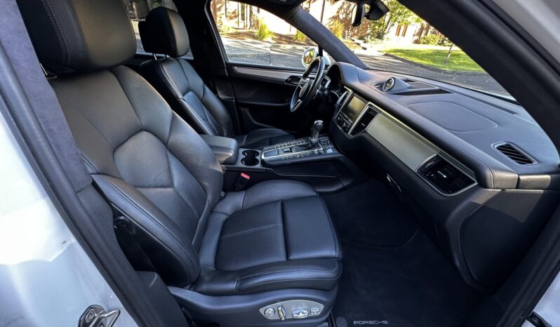 
								2015 Porsche Macan Turbo full									