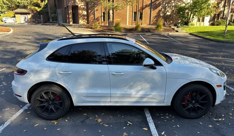 
								2015 Porsche Macan Turbo full									