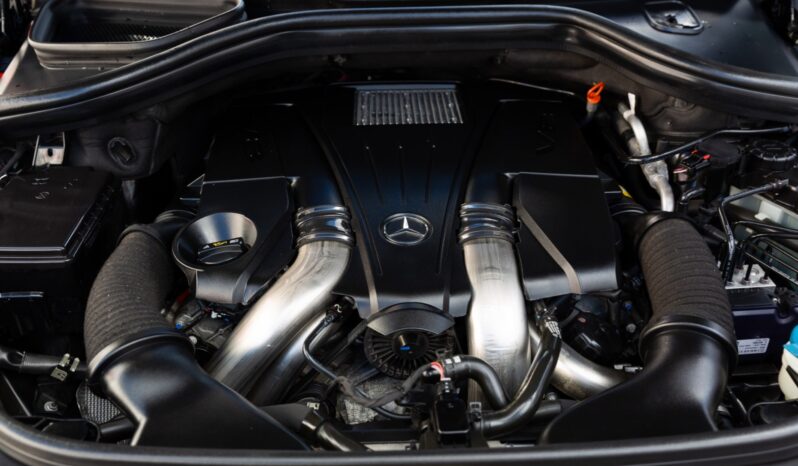 
								2013 Mercedes-Benz GL550 4MATIC full									